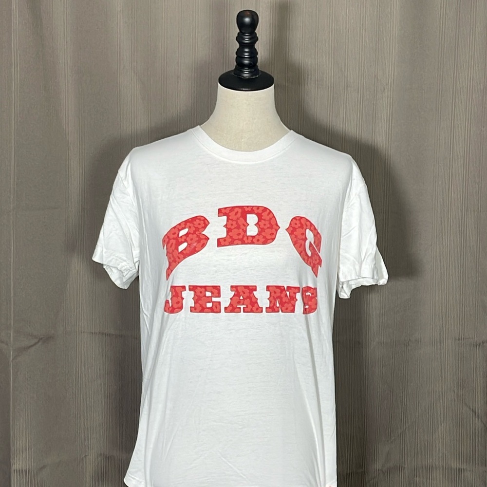 BDG URBAN OUTFITTERS White and Pink Floral Embroidered Tee